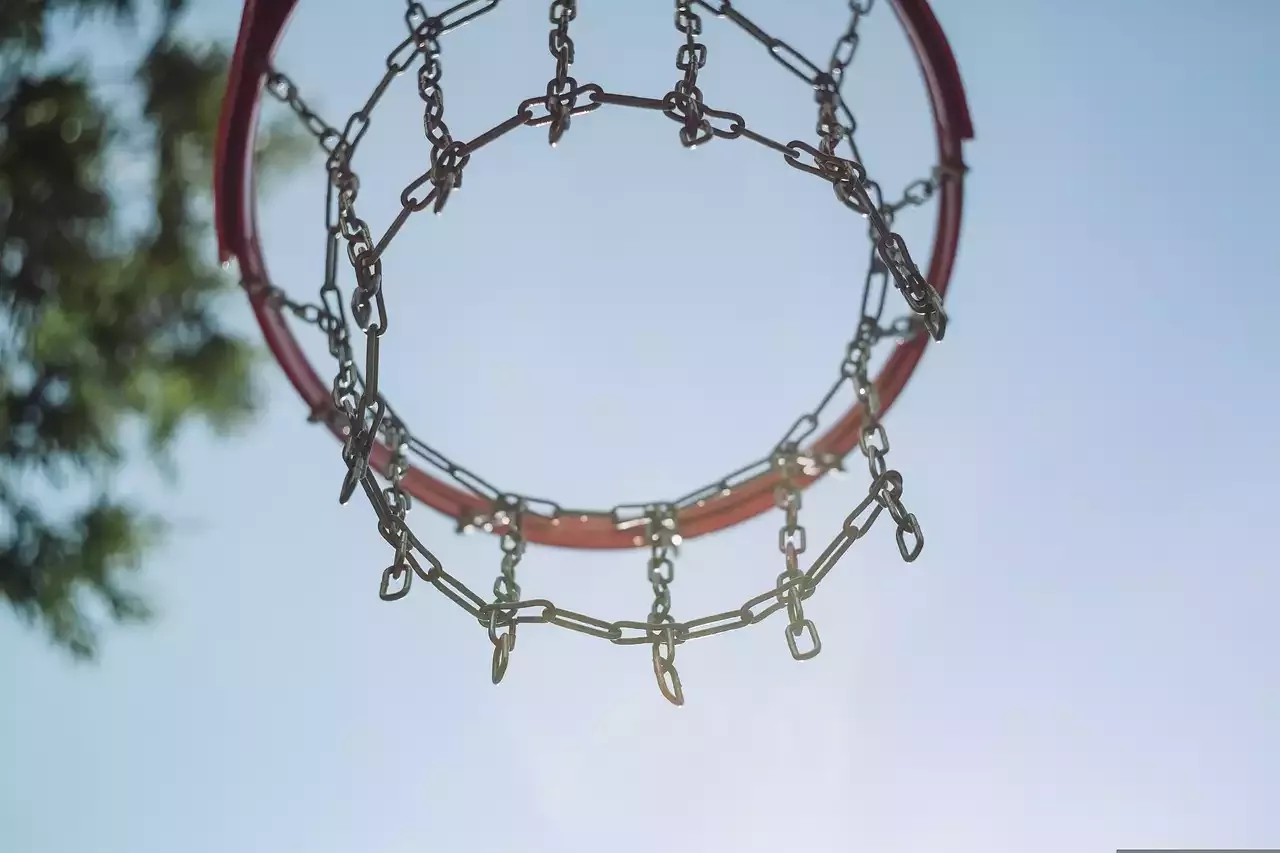 Benefícios físicos e mentais de jogar basquete